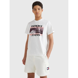 Tommy Jeans pánské bílé triko CONCEPT PHOTOPRINT - XL (YBR)